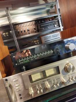 Harman Kardon analog Tuner mit Chrome Front